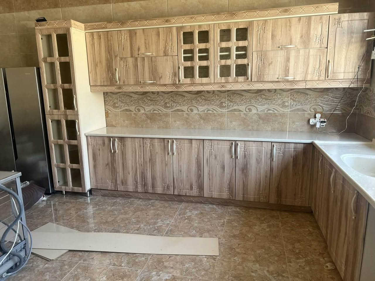 كاونتر خشب تركي بالون بريس نظيف اخو الحديد
متانة
نظافة 
جمال
لاتكول مستخدم 
بس السنك مرمر 
بدون اجهزة 
جوكر كله قطع 
يترتب حسب اي مطبخً
قياسه السنك مترين و20سم 
وضلع الي بصفه 4م

سعره مليون بعد التخفيض@ 
توصيل مجاني لبغداد وديالى وصلاح الدين وكركوك 
وباقي المحافظات بكروة شي بسيط

0***********
واتس اتصال@
