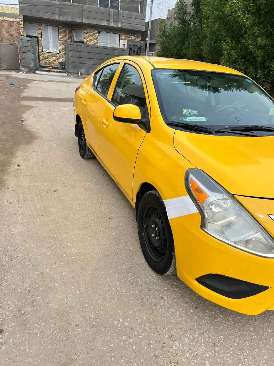 السلام عليكم 
نيسان صني للبيع موديل 2018 كير مكينه حداديه كفاله 
تبريد شغال السياره جاهزه بدون نواقص السياره أمريكي 
حادثها مبدل بابين فقط بدون دواخل مكانها بابل 
تحويل ثاني يوم السعر 82 وبيها مجال لتواصل 
***********
