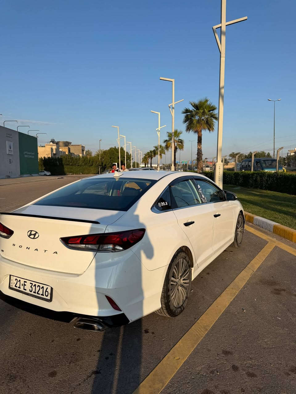 سوناتا موديل 2019 SE وارد امريكي
* للبيع *
محرك GDI 2400 ماشيه 86 الف ميل
ضربتها جاملغ عكس السايق بـ امريكا وداخل العراق ضربه بالباب مال السايق 
صبغ السياره شوية متكشر مثل ما موضح بالصورة
سياره اي نقص ما بيها مكينة ما مفتوحة كامله بلادي بالكامل شرط التحويل 
السعر ١٣٦ وبيها مجال للشراي 
مكان السياره بغداد الغزاليه 
للاستفسار او الاتصال على الرقم  ***********
