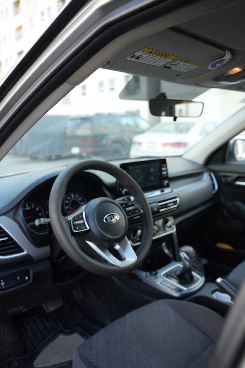 كيا سلتوس موديل ٢٠٢١
وارد امريكي 
حادثها جاملغ وبنيد 
رقم بغداد 
بيها شويه بل داخل ايرباك الستيرن طاك ومرجعينه 
راديترات وشواصي محرك كير مكفول 
تبريد اصلي شركه ما ممفتوح 
صور الحادث ورقم الشاصي داخل المنشور 
 
مواصفات 
شاشه كبيرة 
كامره دواره 
تدفئه كشنات 
فور ويل 
مانع انزلاق 
اوتو ستوب 
تحكمات ستيرن كاملة 
سيارة حلوة 
محرك 2000 دوش 
وباقي الموصفات المعروفه 
السعر 150 وبيها مجال للشراي 
لاستفسار *********** متوفر على الوتساب او الماسنجر وشكراً
