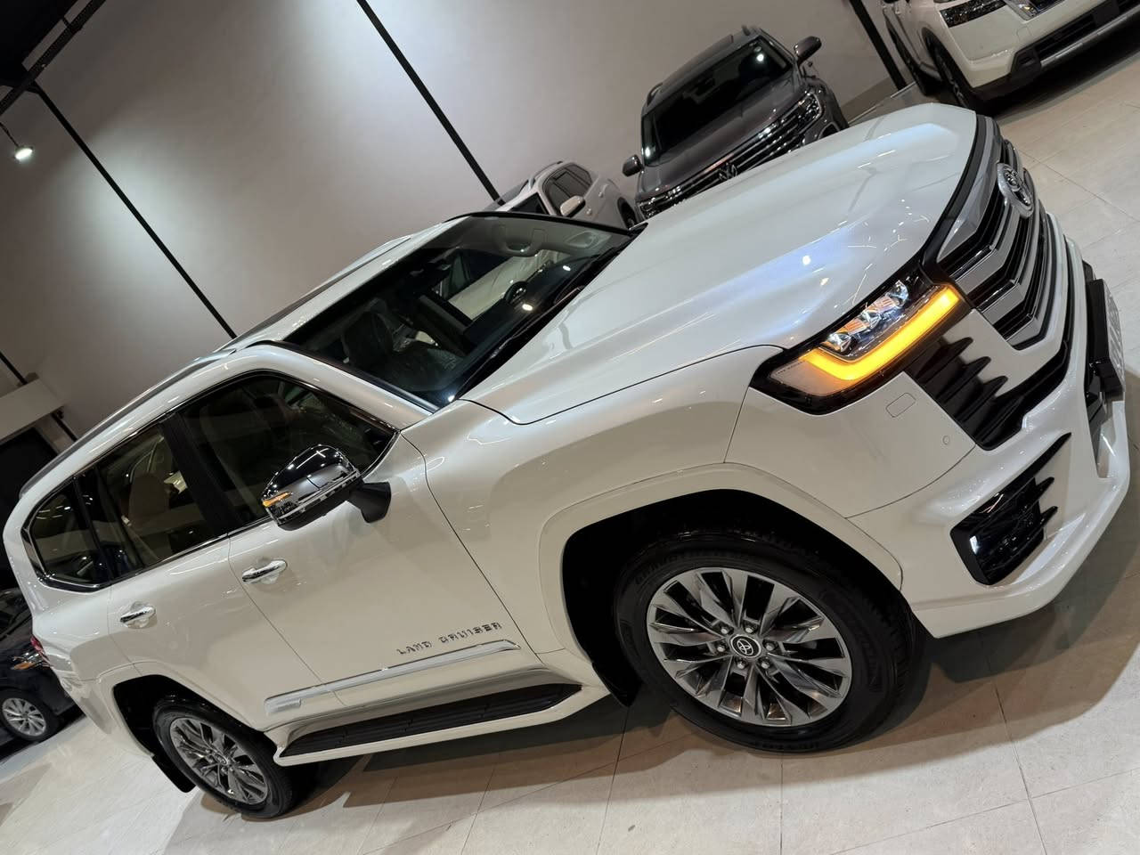 Land Cruiser VX plus
موديل ٢٠٢٥ زمان شركه ساس 
ماشى ١٤٠٠٠
مغلف ppfفول مواسفات كشنات خلفى امامى حار باردكشن ميمورى رادار مرايه رادار خلفى خمس كامرات لايت ليد غراض شركه كل موجود سماعات  بصمتين گعيات باقى فول مواصفات 
سياره مكفوله دعامى لل دعامى
سعر748 قفل 
***********
***********
