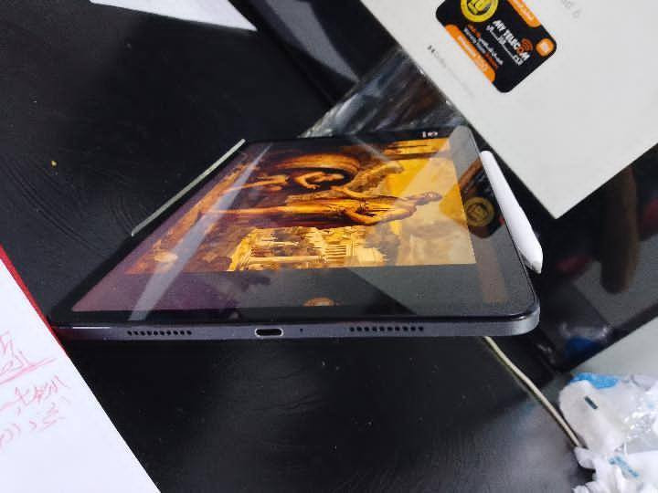 🔥 للبيع — Xiaomi Pad 6 🔥
مع قلم شاومي الاصلي ويجي ويا 3كفرات مستخدمات 
💰 السعر:325 الف

📱 النوع: شاومي باد 6 
🎨 اللون: [اسود]
💾 السعة: [256]
🧠 الرام: [8]

✨ المواصفات:
⚡ معالج Snapdragon 870 القوي
🖥️ شاشة 11 إنج بدقة عالية 2.8K
🔄 تردد 144Hz سريع وناعم
🔋 بطارية قوية تدوم لفترة طويلة
🔌 شحن سريع 33W
🔊 سماعات ستيريو Dolby Atmos
🎮 ممتاز للدراسة، الألعاب، الرسم، والأفلام

📦 المحتويات:
🔌 الشاحنة
📦 الكارتونة
🛡️ الحالة:نظيف جداً 

📍 الموقع: موصل فلسطين 95 قرب يارمجه *********** واتساب
