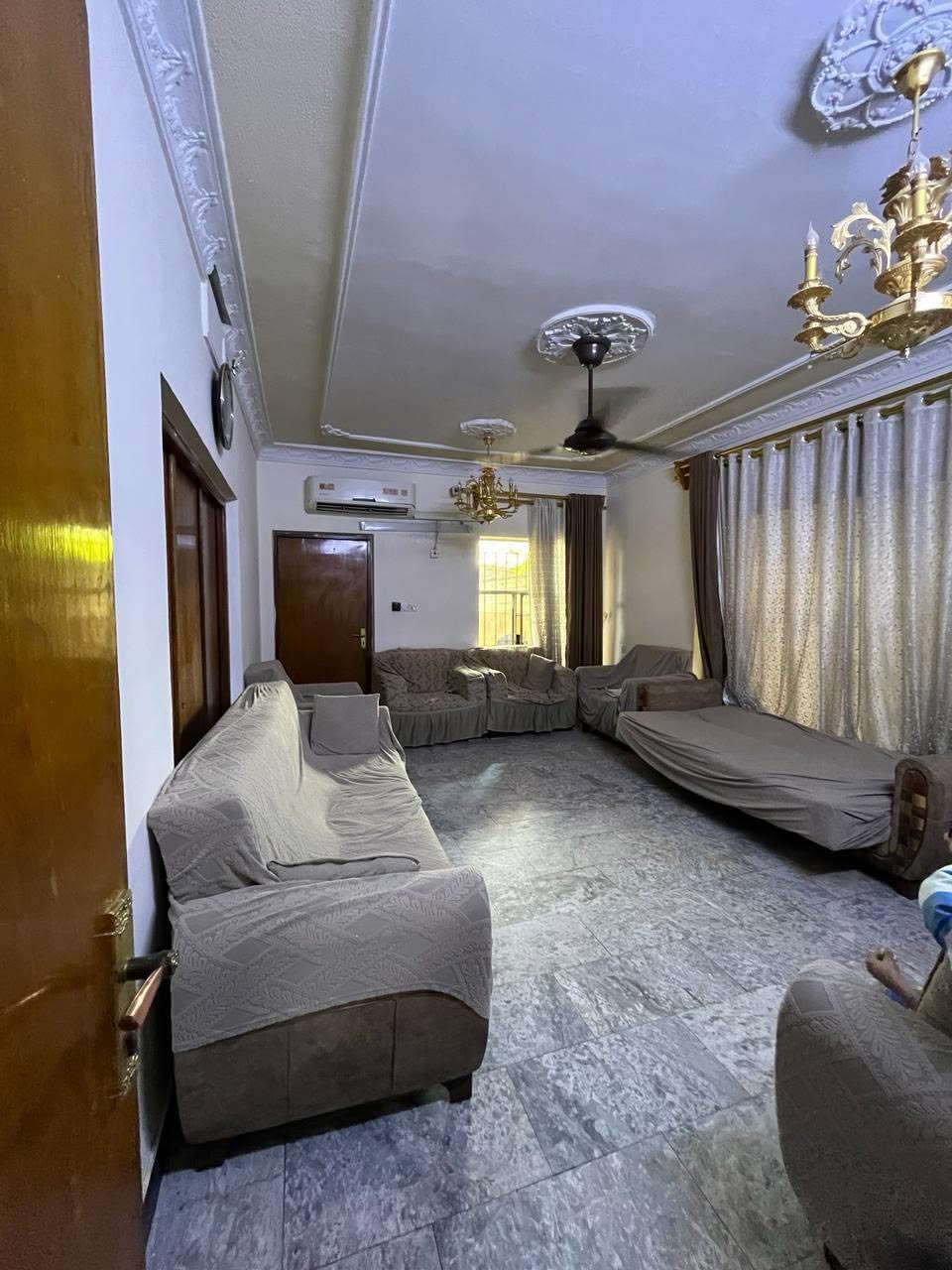 الدار للبيع منطقة الطالبيه مساحه 300الواجه10نزال 30للاستفسار ***********
