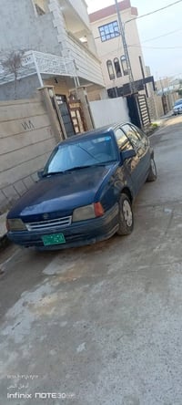 اوبل كاديت حجم 16 كير و محرك شرط كابون بانزين بيها وايرمنيه كلها شغاله...