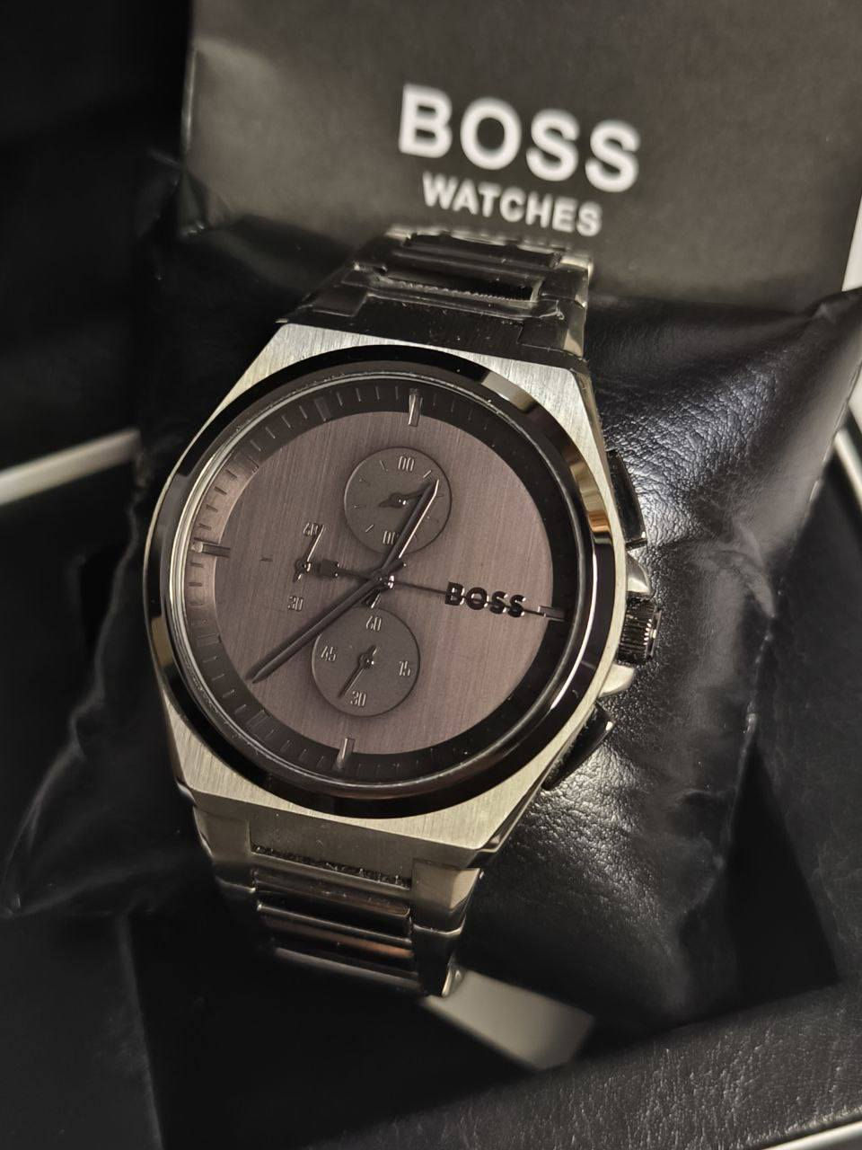 ساعة BOSS Steer GQ Edition - إصدار "رجل العام" الخاص.🇩🇪
تحفة فنية
قطعة فريدة من تعاون ماركة BOSS العالمية مع مجلة GQ الشهيرة
ماكنة كوارتز ياباني كونكراف (جميع سناتر شغاله)🇯🇵 
مينار مميزة مشطبة بالون رمادي (مات)
مقاومة ماء وغبار (5 BAR ) 50متر
زجاج زفير ضد الخدش 
القطعة مختمة حفر نظيف 

🔴ملاحظة متوفر قطتين فقط 

السعر :- 230 الف ع اول تم
للحجز والاستفسار يرجى مراسلة الصفحه


**إذا كنت صاحب هذا الإعلان وتريد حذفه لأي سبب، رجاءا أرسل رسالة إلى الدعم الفني**