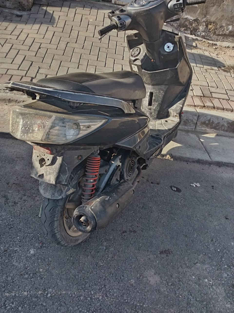 سكنس فحل كابريتر للبيع او مراوس بماكس عدله لو بوليس مكينه بلاديه مجفته جديد قبل يومين وبيها صوت مال فيلس لو زنجيل شغاله سلف وهندر شغاله بس كابريتر شويه تعبان بس نكره كهربائيات كلها شغاله  سعر 300 مكاني الحسينيه مال الراشديه ***********شراي اتصل وتدلل مستعجل عليه
