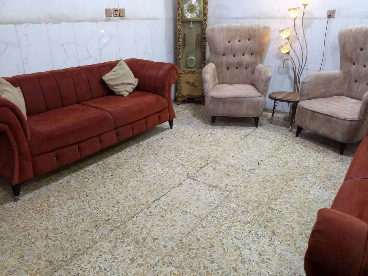 تخم تكمه نظيف جدا 8مقاعد ب200الف وبي مجال المكان الوشاش *********** يوجد توصيل بكروة  يوجد واتس اب
