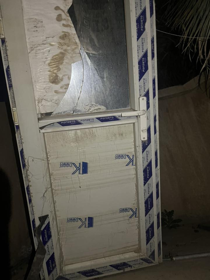 باب لا بيع كلش نضيفه بس المرايه مكسوره السعر 40 الرقم ***********
