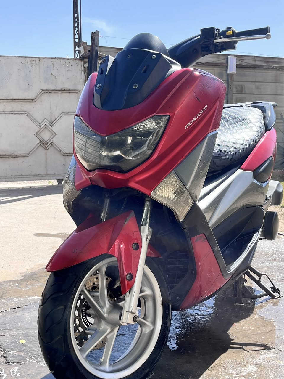 ان ماكس صيني دراجه مكينه كفاله عامه ما مفتوحه ولاتبخير ولا تنقيص واكسل نظيف دراجه نكره بكل وقت  
شغل واطلع وين متريد دراجه بيه نقوصات الجامه الاماميه  دبلاته يرادلهن تجفيت  كهربائيات كامله مكمله سعر 600 وبيه مجال بسيط كلش 
مكاني بل بياع 

***********
