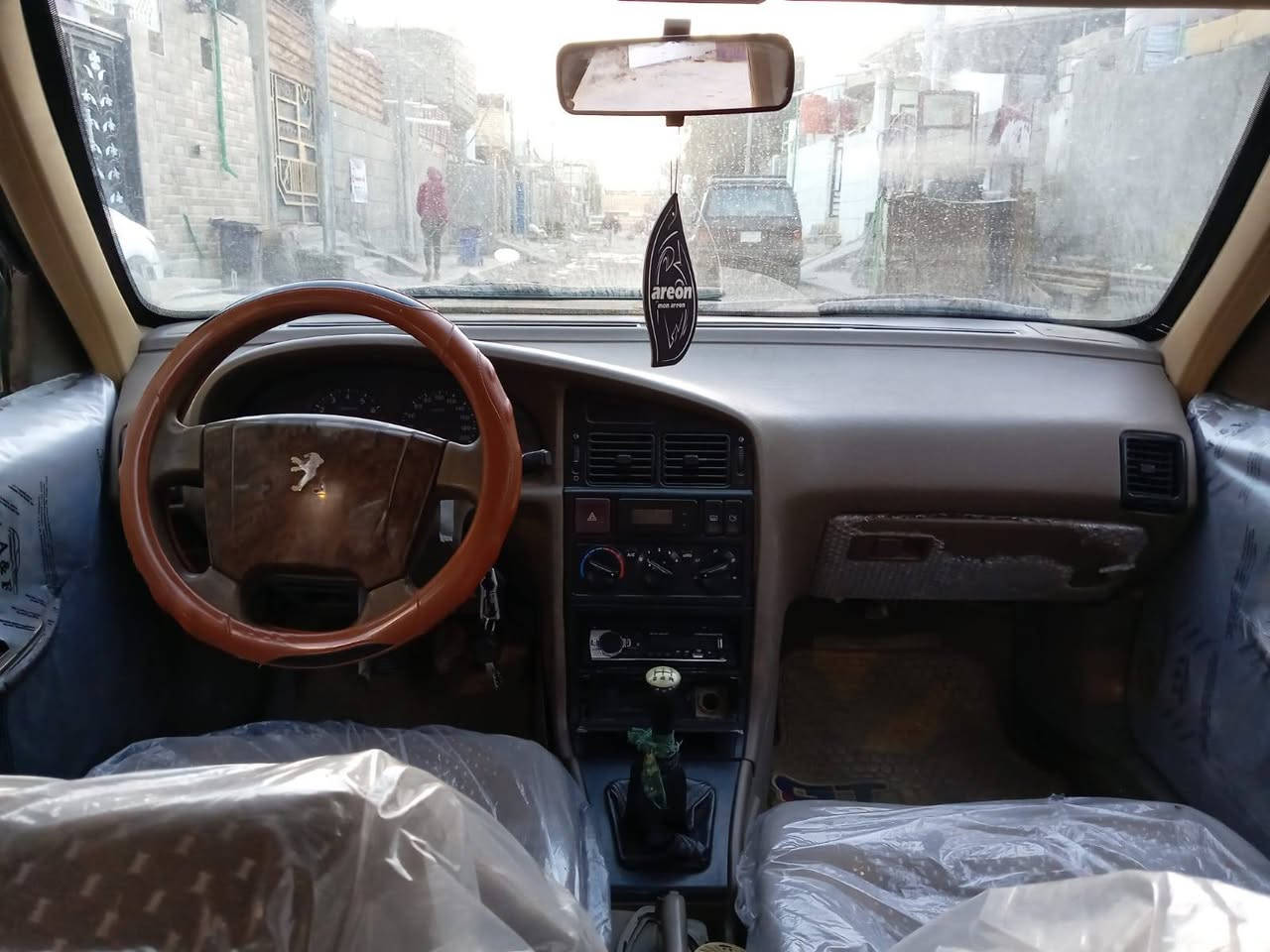 سلام عليكم
بيجو 405 مديل 2016 
مكينه كير كفاله المكينه صار شهر من شديته جديده
مشط جديد حداده جديده تخم تاير جديد تبريد تدفئه كله شغال البديه كفاله من ضربه وتبديل سنويه لل 2029 مصفره هيئه وغرامات
سعر 45 وبيه مجال مكاني بصره حيانيه رقم ***********
*********** البصرة, العراق
