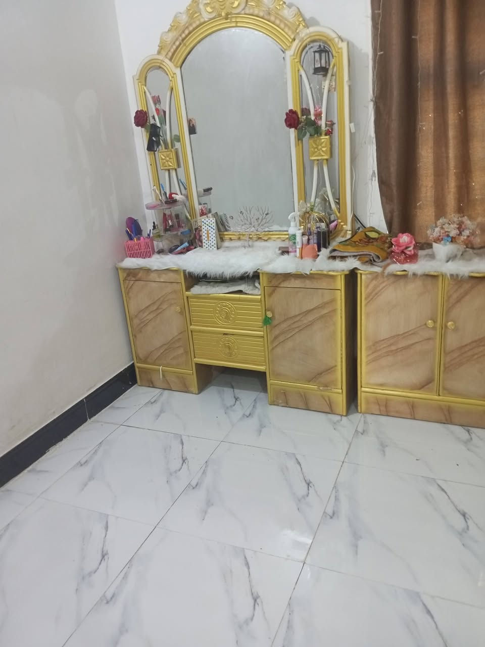 السلام عليكم.  غرفه  خشاب   للبيع غرفه نضيفه رقم لاتصال *********** بنسبه للسعر تعال خاص وبيك خير ودلل المكان جبله.
