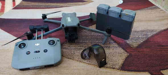 سلام عليكم
اير 3  للبيع
Air 3
نظافة 99% اخو الجديد 
ابيع بضمانتي 
ملحقات كدامك بالصورة 
مكاني ميسان
رقم الهاتف ***********
