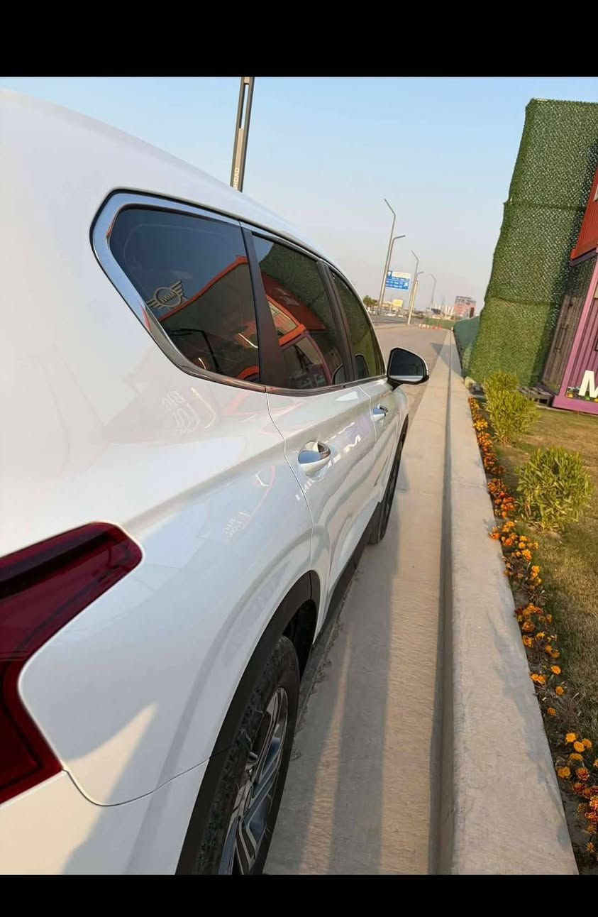 سنتافيه مديل 2023 وراد كوري بدون رقم دخول جديد ماشيه 16الف مبدل فقط بنيد ونفس اللون والباقي كفاله 
مواصفاته دخول ذكي تحديد مسار توقف ذاتي حساسات أمامي خلفي اربعه انضمه قياده تدفئه وتبريد بلكشنات 
للاستفسار ***********
