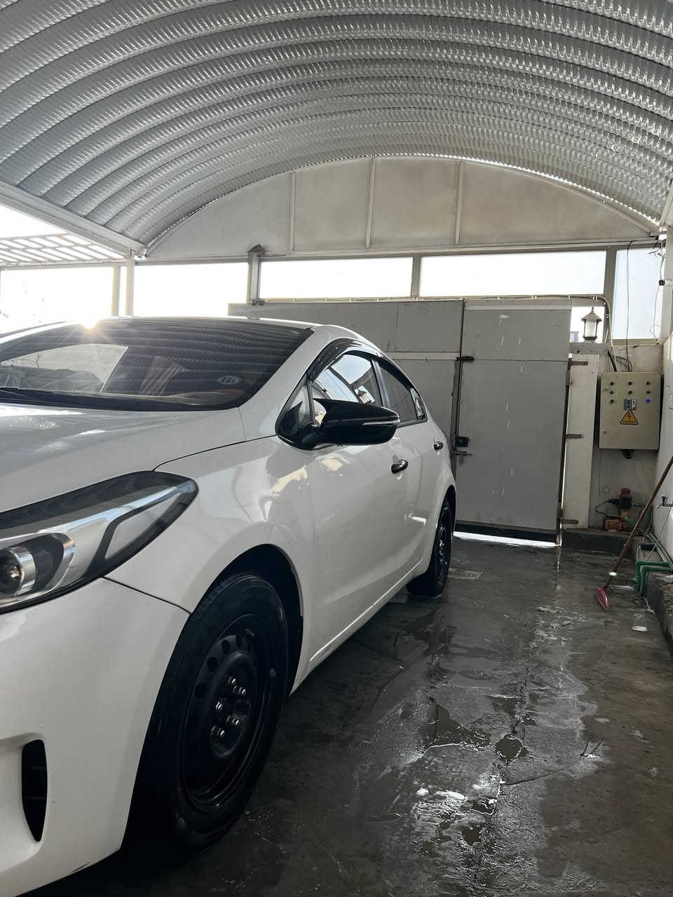 السلام عليكم 
سيراتو 2017 خليجي للبيع 
رقم اربيل 
مواصفات السياره 
مري شفط 
تحكم ستيرن 
شاشه وكامره خلفيه 
حداديه جديده 
تبريد جديد قبل اسبوع بدلت منظومه كامله 
السياره جاهزه متصرف عليها ابد 
السعر 135 وبيها مجال 
مكاني النجف ***********
