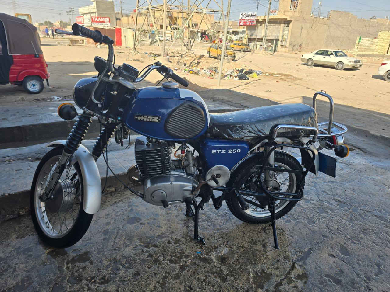 السلام عليكم ورحمة الله دراجه امزت موديل 81 رقم وسنويه للبيع سعرها مليون 300وبيها مجال مكاني كربلاء حي العسكري مال العابد اتصل بخدمتك ***********
