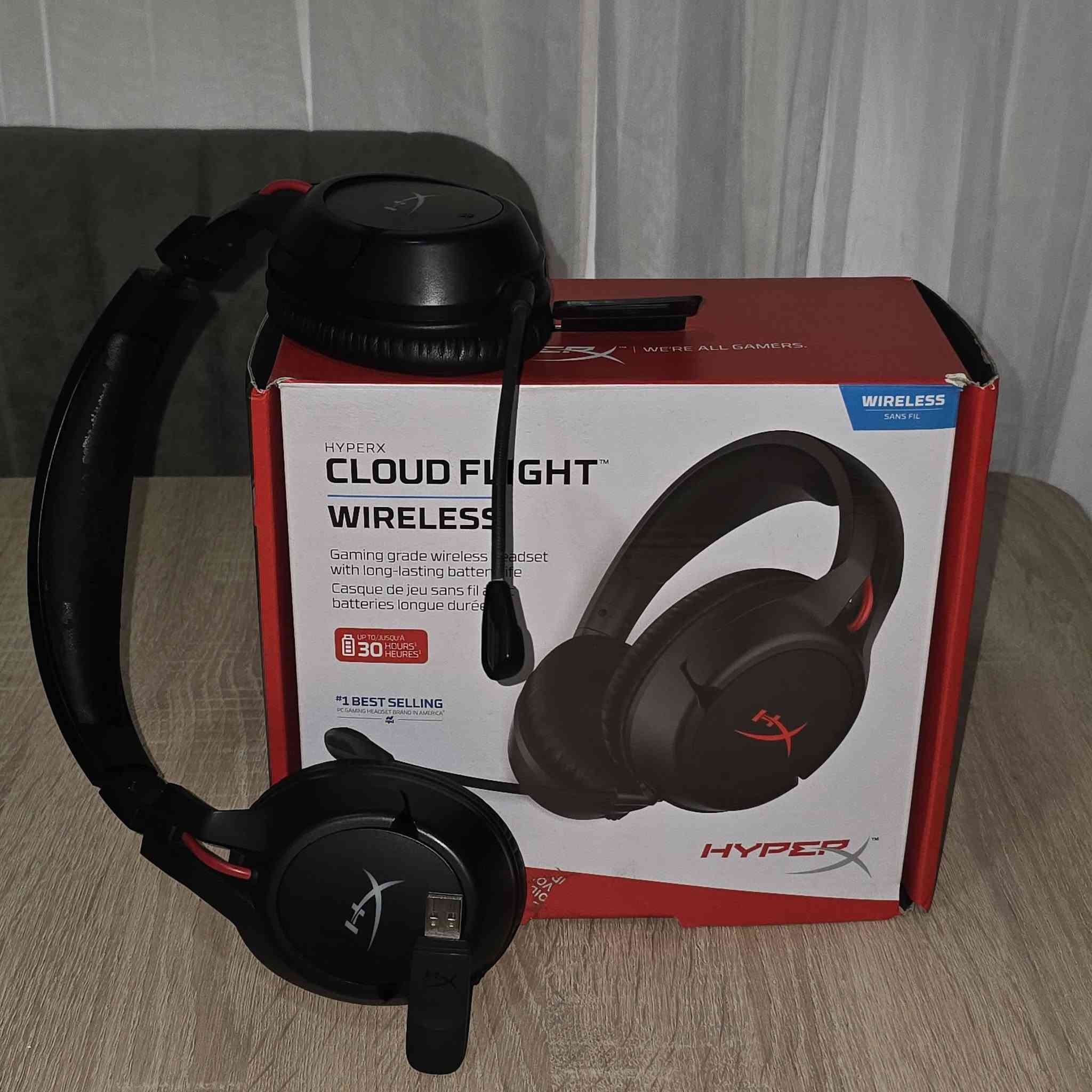 هێد سێتی گەیمینگ بۆ فرۆشتن لە مارکەی هایپەر ئێکس...

- جۆری بێ وەیار (وەیارلێس)، بە هیچ جۆرێک دەنگ دواناخات.
- باتریەکەی لە توانایدا هەیە بۆ ماوەی ٣٠ کاژێر کار بکات.
- بۆ هەموو پلاتفۆرمەکان گونجاوە، پلەیستەیشن و ئێکس بۆکس و کۆمپیوتەر و مۆبایل.

گەیاندن بەردەستە...

نرخ: ٥٠ هەزار دینار.

بۆ پەیوەندی:

0770 103 3169

___________________

وردەکاری تایبەتمەندییەکانی:- 

Connectivity: Wireless 2.4GHz - USB-A Wireless Dongle

• Battery Life: 30 hours: LED off

• 18 hours: Breathing LED

• 13 hours: Solid LED

• Frequency Response: 20 Hz to 20,000 Hz

• RGB: No

• Platform Compatibility: PC, PlayStation 5, PlayStation 4, Nintendo Switch, Xbox Series X|S / Xbox One (Wired Only), Mobile

• Surround Sound: No

• Noise Cancellation: No

• Gaming grade 2.4GHz wireless connection, with up to 30 hours of battery life

• Signature HyperX comfort and immersive in game audio

• Durable, adjustable steel slider

• PC, PS4, and PS4 Pro ready

• 90° rotating ear cups with LED lighting effects

• Intuitive on board audio and mic controls

• Detachable noise cancellation microphone: Microphone engineered to function only when in wireless mode and only on PC and PS4
