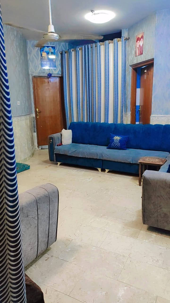 السلام عليكم بيت للبيع 140 متر ركن وطالع منه محل
موقع الدار حي النصر قريب عله الاطفائيه وقريب عل الشارع
سعر البيت 165 وبي مجال بصيط ***********
