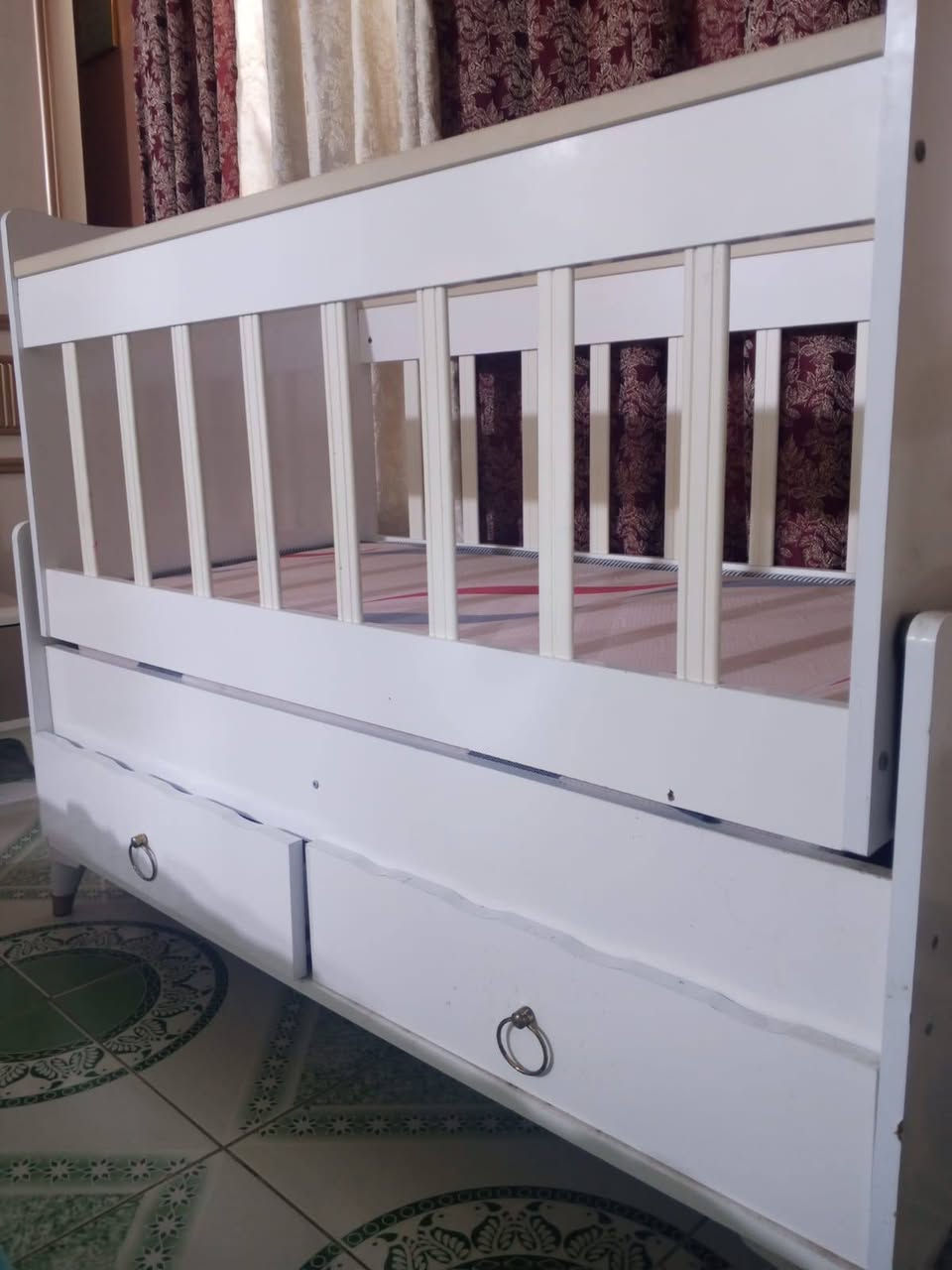 سرير طفل للبيع قليل الاستخدام 
السعر / 160 وبيه مجال 
للأستفسار /***********
