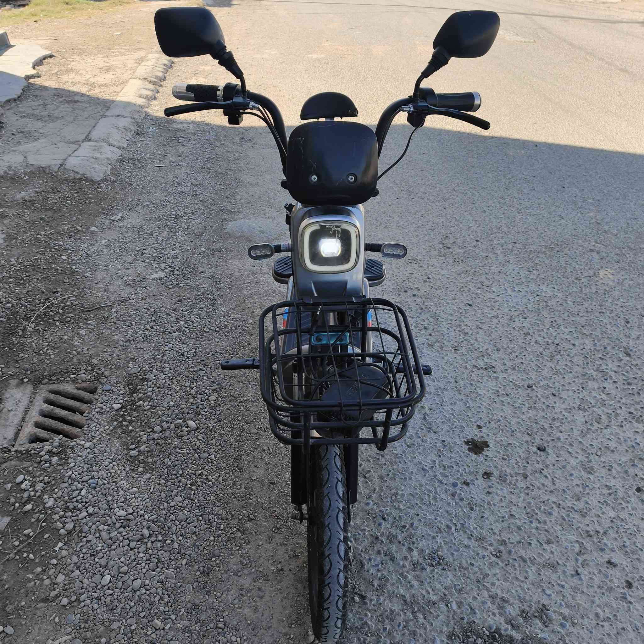 سلام عليكم شباب البيع موطور شحن بعده نضيف 4بطاريات فول شرط فحص موطور كامل الون مميز سعر 250 مكان الرمادي التاميم الاتصال على رقم الهاتف ***********
