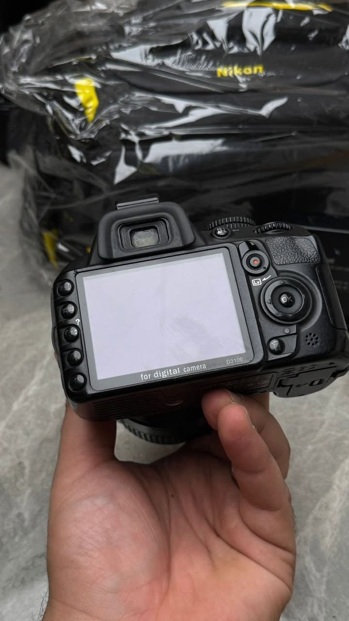 سلام عليكم  كامره نيكون 3100كامره كلش نضيفه شوفت عينك ملحقات كامله مكاني بصره عشار وهاذ رقمي ***********وسعر خاص
