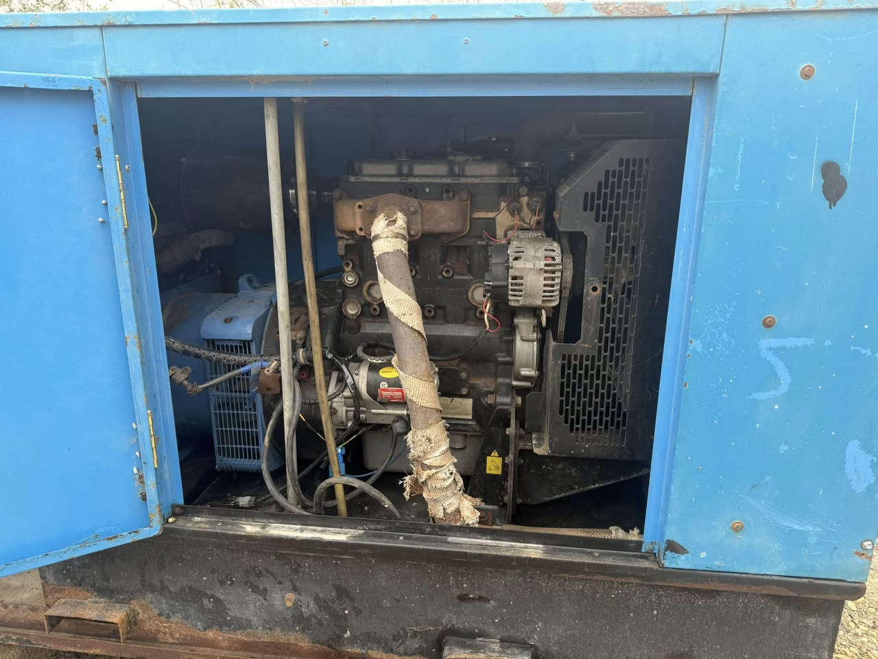 مولد بيركنز انكليزي للبيع 3 بستم كاتم 33 كيفي مولد نظيف وجاهز مكفول لاصرف ولابخار السعر 32$ ورقة وبي مجال مكاني واسط
*********** .. ملاحظة مفتوح الكور فقط بدلت ولفات 2 قبل سنة .. الباقي وضع الشركة
