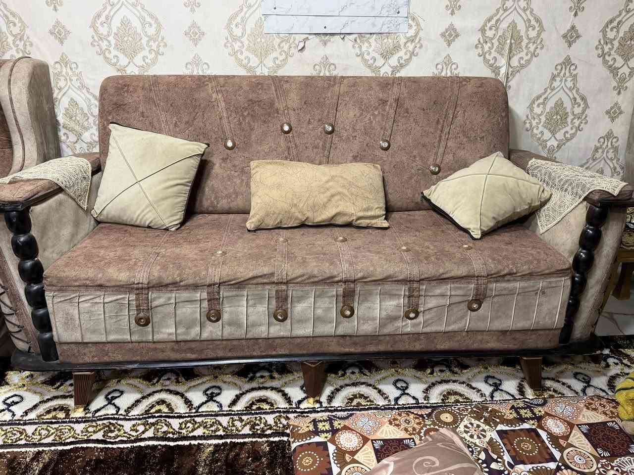 السلام وعليكم 
للبيع تخم 10 مقاعد نضيف حلو 
وحلو كلش العنوان حي التراث 
بيع مستعجل السعر 200 وبي مجال 
***********
