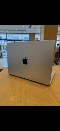 ماك بوك برو M4 • ١٦ جيجا • ١ تيرا SSD