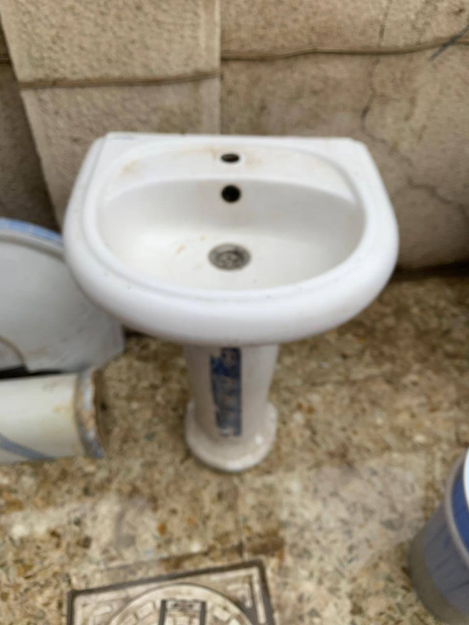 السلام عليكم ورحمه الله وبركاته
متاح مغاسل كامله على 20 الف القطعة 
والسخان على 25 الف 
المكان بغداد الاتصال على الرقم ‏‪***********‬‏
الشرط الفحص قبل الاستلام.
