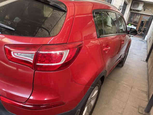 مرحبا شباب 
سبورتج م2012رقم بغداد مشروع وطني سنوية لغاية 2029 وارد امريكي فور ويل درايف محرك 2400 دوش
ماشيه 51. الف سيارة كاملة من كل شي تبريد وتدفئة
وعلى ايد وحده مال استاذه جامعية من2013ولليوم
ضربتها جاملغ خلفي ايسر ومصلح نفسه واهنا صارت بيه
طخه بالبنيد وانصبغ 
السعر 140ورقه
العنوان 
بغداد اليرموك خلف محطة تعبئة الوقود المحسن 
ت***********
