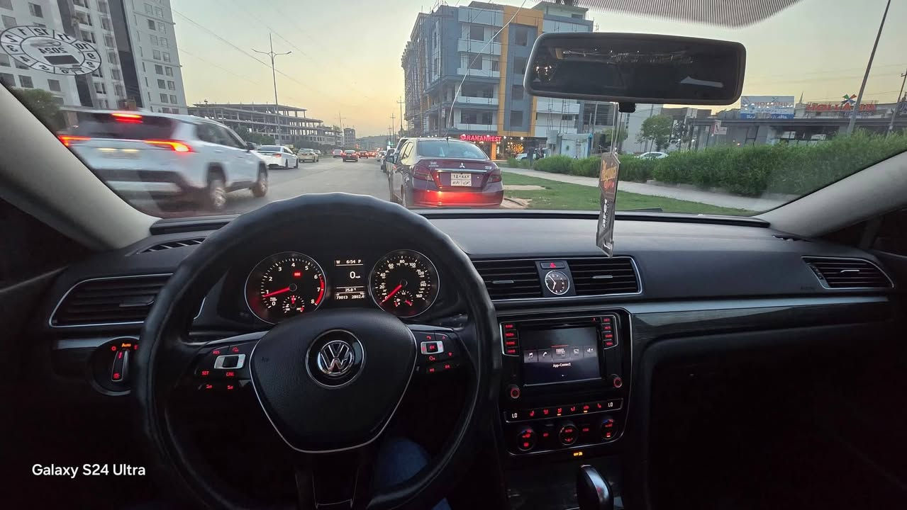 السلام عليكم
باسات أمريكي 2017 كلين تايتل بدون دعم و صبغ  مواصفات se فتحه سقف رادار امامي خلفي جانبي كشنات جلد تدفئه محرك 18 توربو ماشية ١٠٠ الف ميل كير و محرك مكفولات 
السياره بأسمى تحويل مباشر مكان السياره دهوك 
سعر ١٦٠ و مجال ***********
