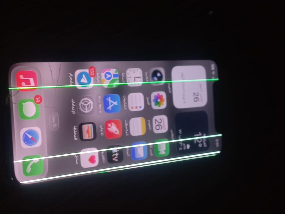 ايفون 11برو للبيع الضهر مكسور و الشاشه مكسور وبيه خطين لاكن ممأثر الجهاز شغال السعر 200 بيه مجال بسيط متوفر فقط واتساب ***********
