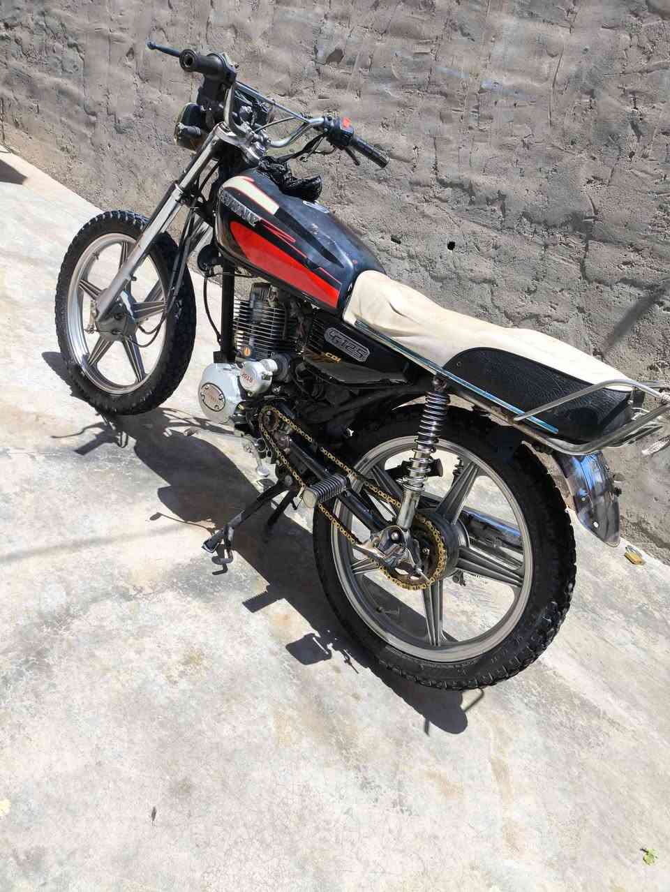 ماطور 5 كير للبيع كهربائيات شغاله باتري جديد نكره سلف محرك شرط ماناقصه شي فقط سيبايه اليوكف عليه الموطور براغيه مسحوك ومايكعد مكانه سعر 350 وبي مجال للشراي الشراي يراسلني خاص


**إذا كنت صاحب هذا الإعلان وتريد حذفه لأي سبب، رجاءا أرسل رسالة إلى الدعم الفني**