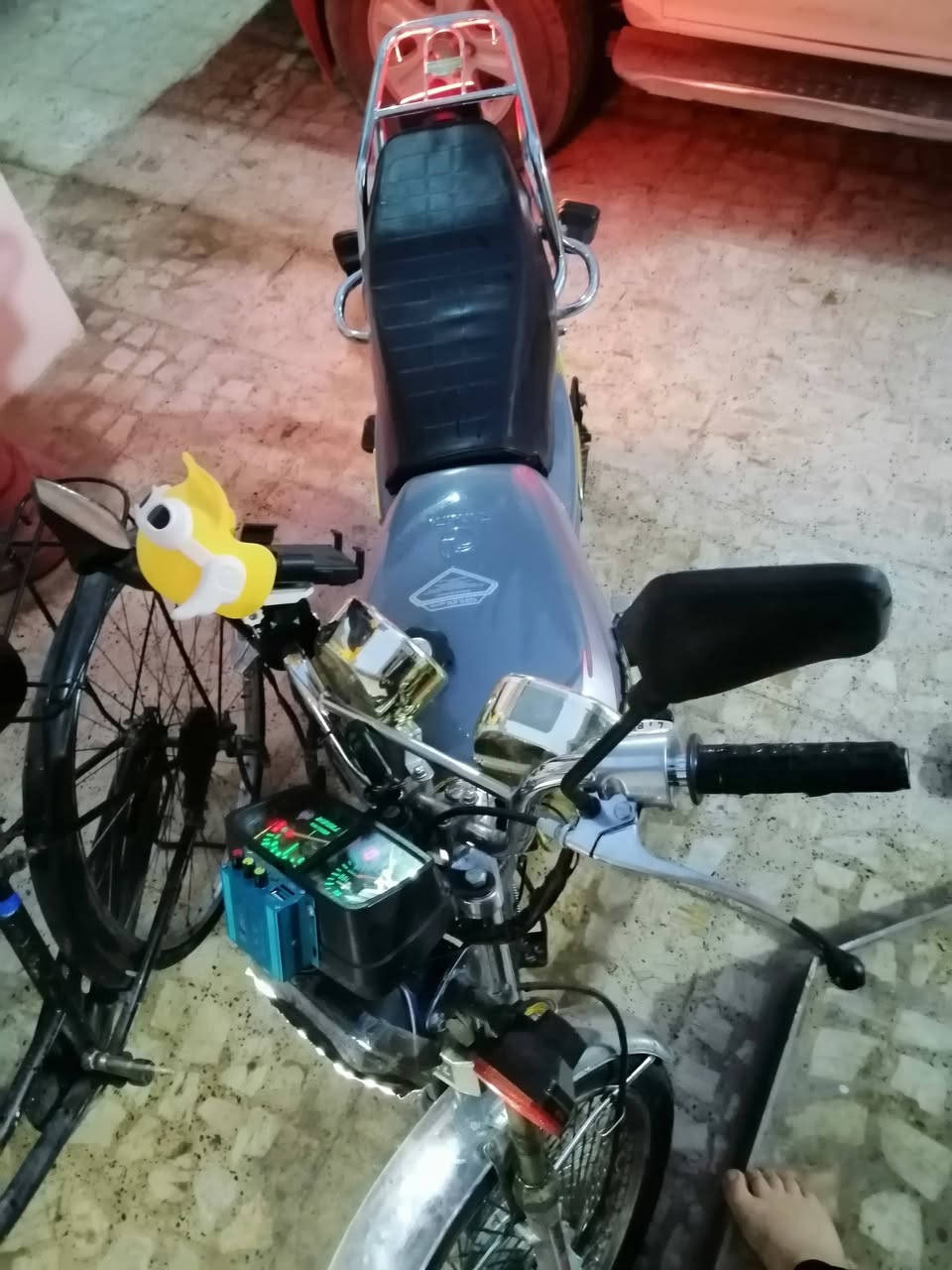 سلام عليكم
موطور اربع كير 
گير محرك بشرط لا صرف لا بخار ولا صوت 
كهربائيات كله شغال بشرط 
الماطور حلوه و ومرتبه للشغل ماشاءالله 
سعره 475
وبي مجال قليل للطيبين 
***********
