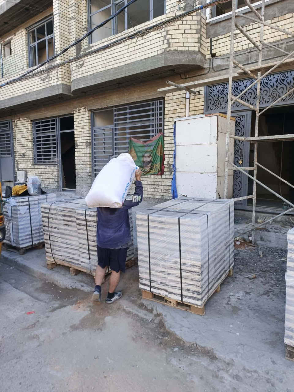 تصعيد مواد على الظهر كافه المواد البناء ***********
