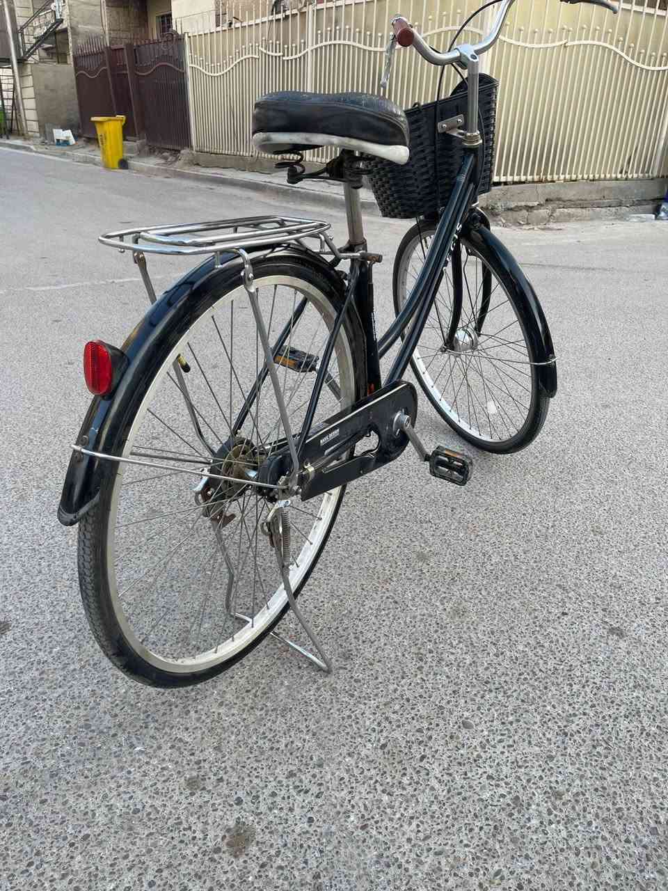 السلام عليكم
باسكل باله كلش نضيف أي نقص ما بي تايرات جدد قياس 27  سعره 140 وبس مجال
مكاني بغداد حي جامعه ***********
