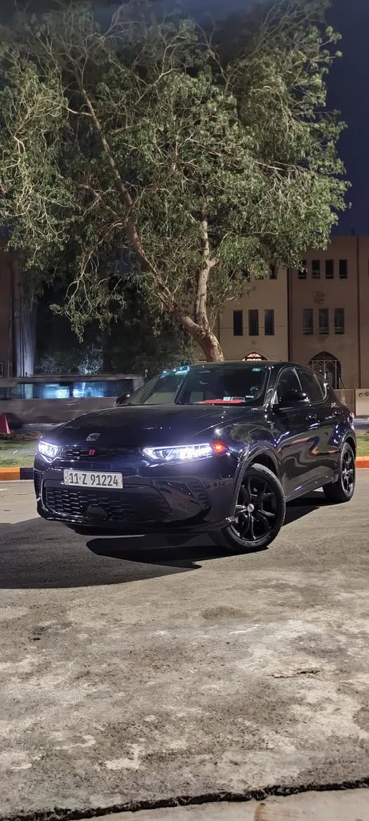 السلام عليكم ماشية38 الف ميل
سيارة جاهزة ولا كلوب او كود بالشاشة
بدون ايرباك ، دخولها جديد و تترقم جميع المحافظات
0ء محرك 1.3L توربو + كهربائي (هايبرد)
طأ القوة: 288 حصان
0-100 كم/س: 4 ثواني فقط
دفع رباعي AWD
مدى كهربائي: حتى 53 كم
PowerShot + أوضاع قيادة متعددة
فرامل Brembo رياضية
شاشتين رقمية 10.25 + "12.3"
تصميم رياضي وشعار R/T
قوة + تقنية + توفير
كزوز رياضي و صوتها حلو
مري شفط و اشاير بالمري
بصمه
قطعتين تبريد
تدفئة كشنات و ستيرن رقم الموديل *********** سعر 160 بيه مجال كلش
