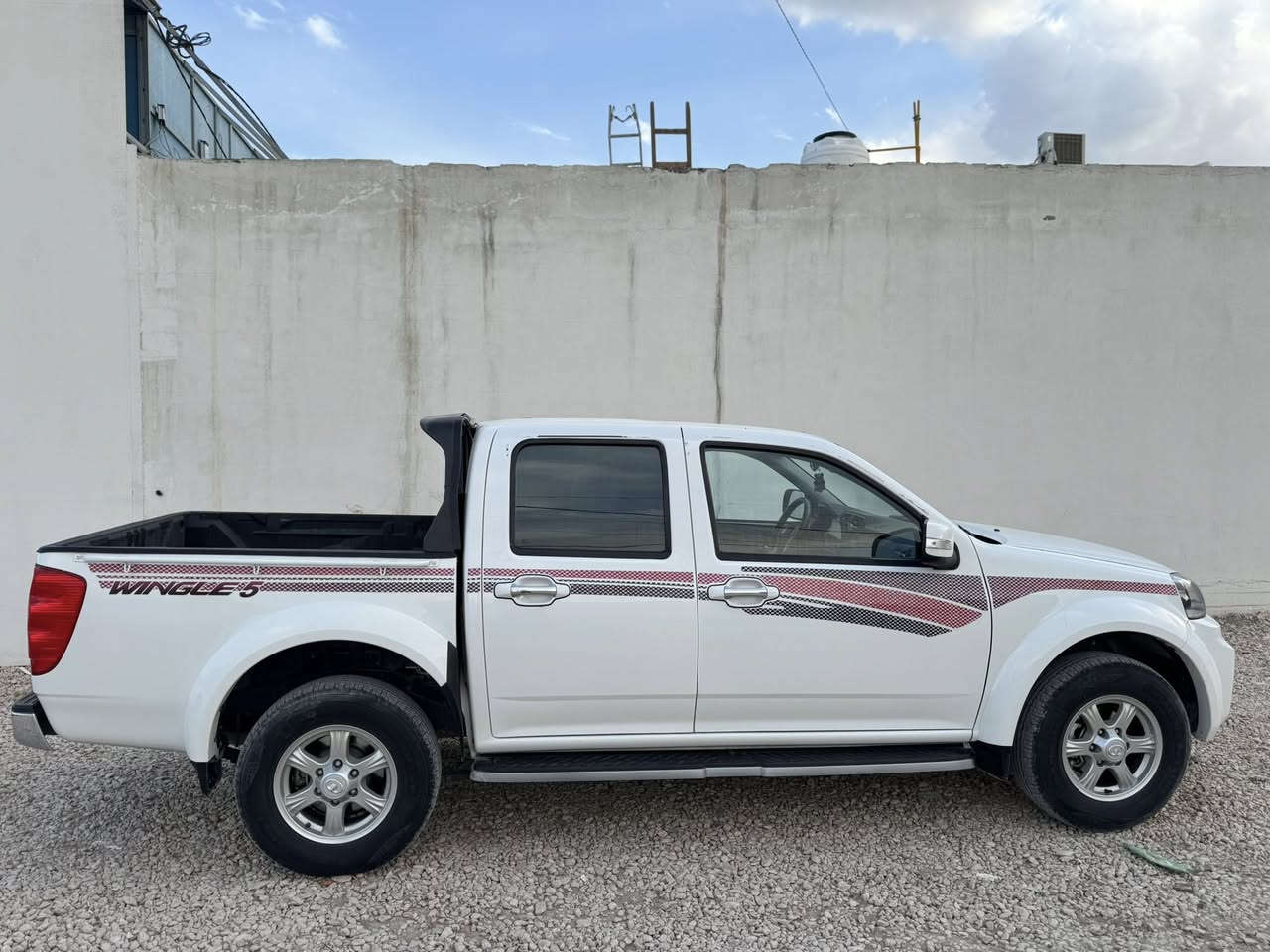 سلام عليكم
كريت ويل للبيع  موديل 25
كفاله عامه  رقم قادسيه 
ماشيه ٤٢ ألف 
السياره جاهزه من كلشي 
مكاني 
النجف مقابل قريه الغدير 
السعر 150  مع المجال 
***********
