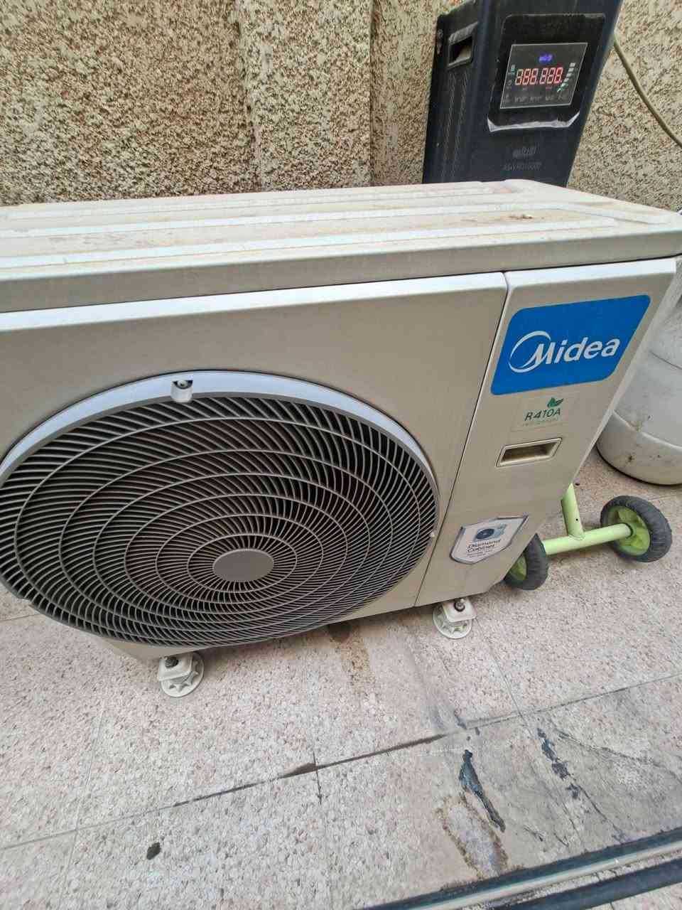 تبريد ميديا للبيع
عامودي 3طن كلش نضيف 
سعر  800 الف بي مجال قليل 
***********
