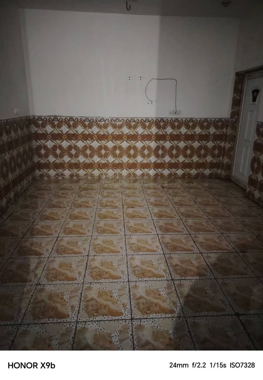 يوجد لدينا
شقه للايجار مساحة 100 متر

غرفتين كلدور مطبخ صحيات

سعر الاجار 250 الف

حله حي المهندسين قرب مجمع الكفيل شارع العميدي

للاستفسار الاتصال على الرقم ***********
