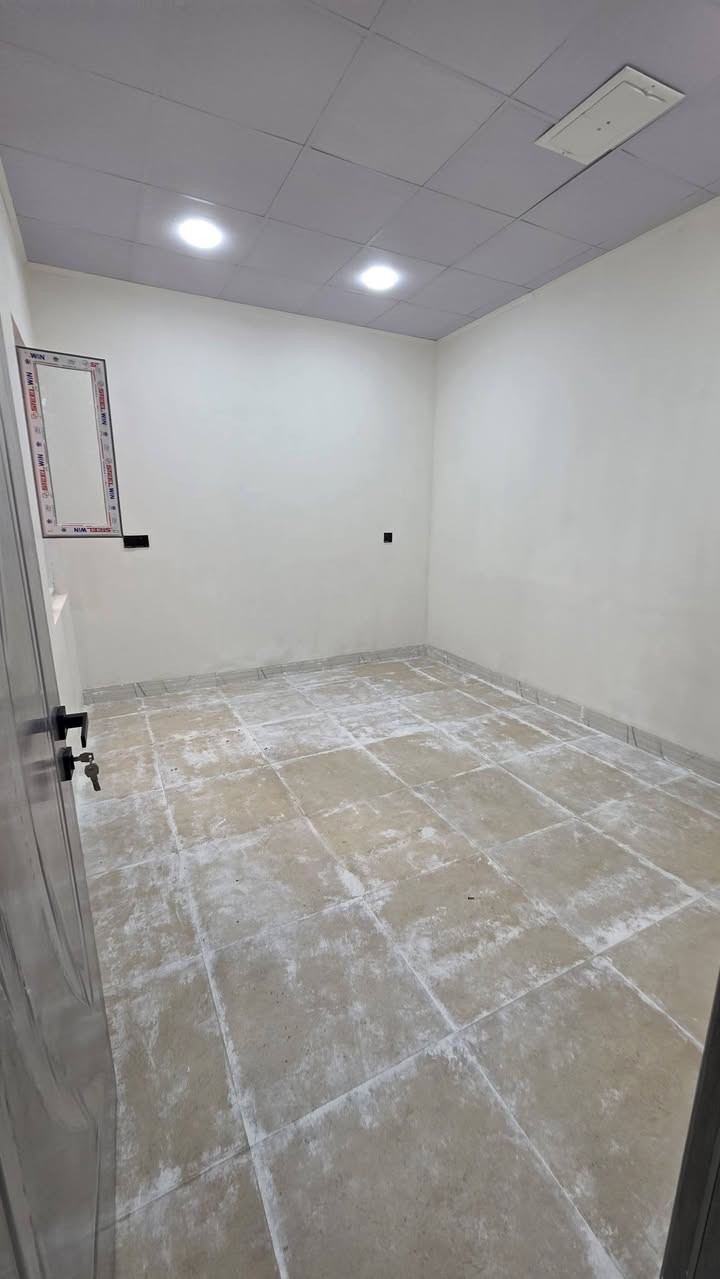 #للايجار_للايجار_للايجار 
#دور_وشقق_للايجار 
#الموقع حي السماح الثانية قرب مدرسة الامام الزهري
 #المساحة ١١٠م
تتكون كل وحدة سكنية من 
غرفتين نوم واستقبال ومطبخ وصحيات 
*بدل ايجار الدار ٣٠٠الف 
*بدل ايجار الشقة ٢٥٠ الف 
_______________
للاستفسار الاتصال على الارقام:
☎️***********
☎️***********
أو زيارة مكتب منازل للعقار حي السماح سايدين الاركان قرب مول القمة 

#موقع_المكتب 9688+PG6 الموصل
