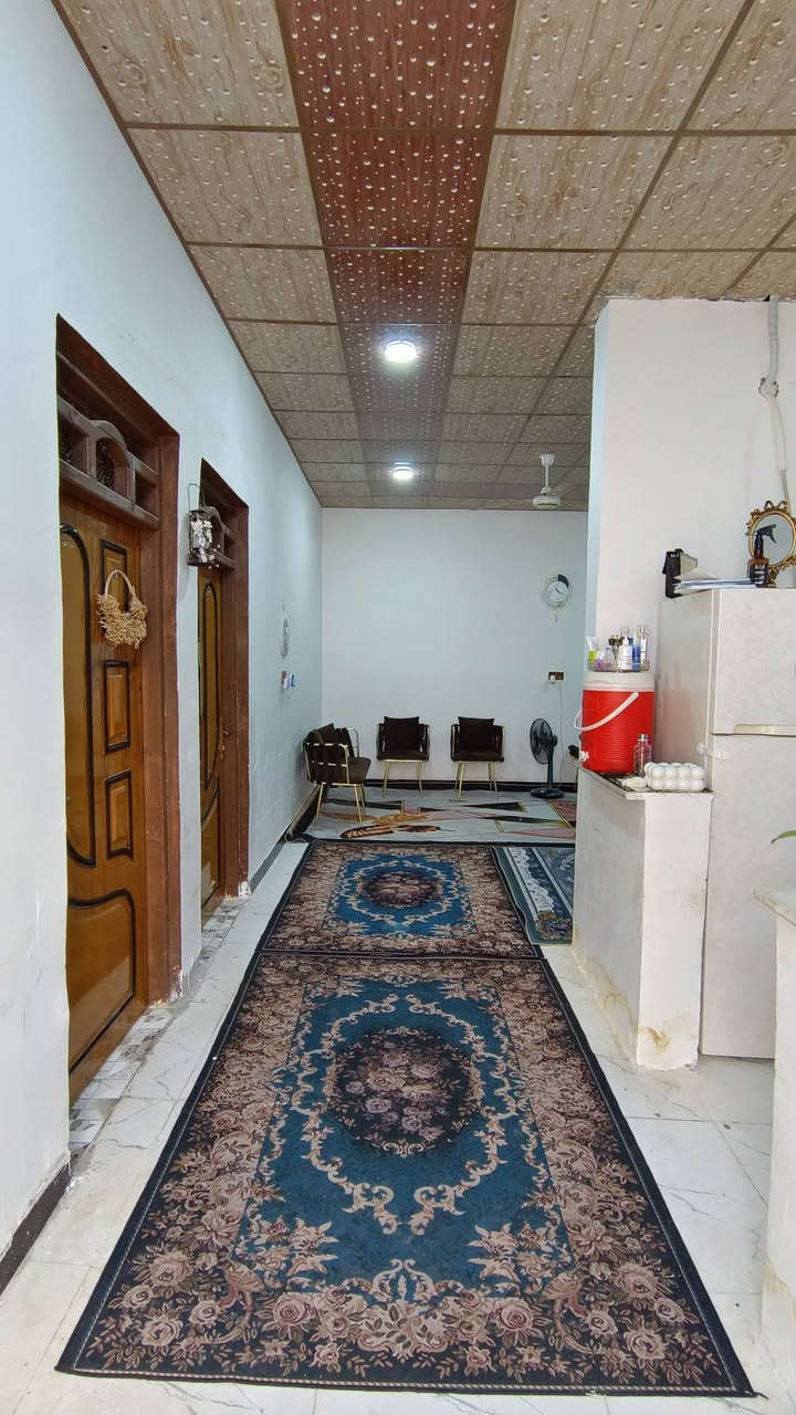 سلام عليكم 
بيت 120متر  زراعي بحي الصحفيين شارع الشيخ   كشمره يتكون البيت من غرفتين وصال ومطبخ وصحياة داخليه وخارجيه بناء بلوك  كهربائي كافة الخدمات موجوده ماء مجاري كهرباء
السعر 47
***********
