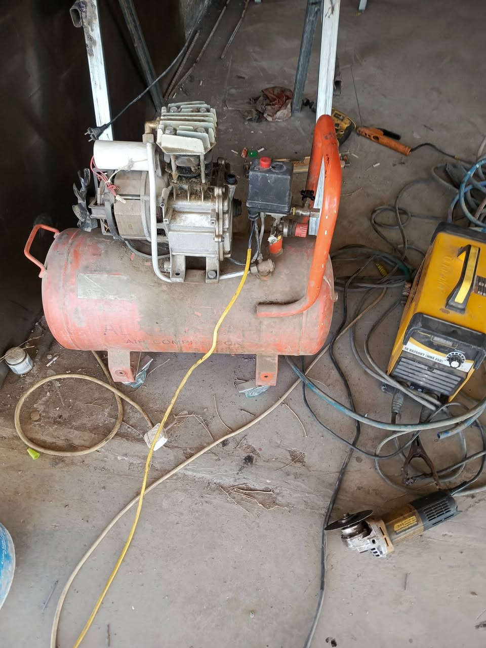 سلام عليكم تاروسه للبيع السعر 75
مكان بغداد بسمايه شوفت عينك ماعرف بيهن 
***********
