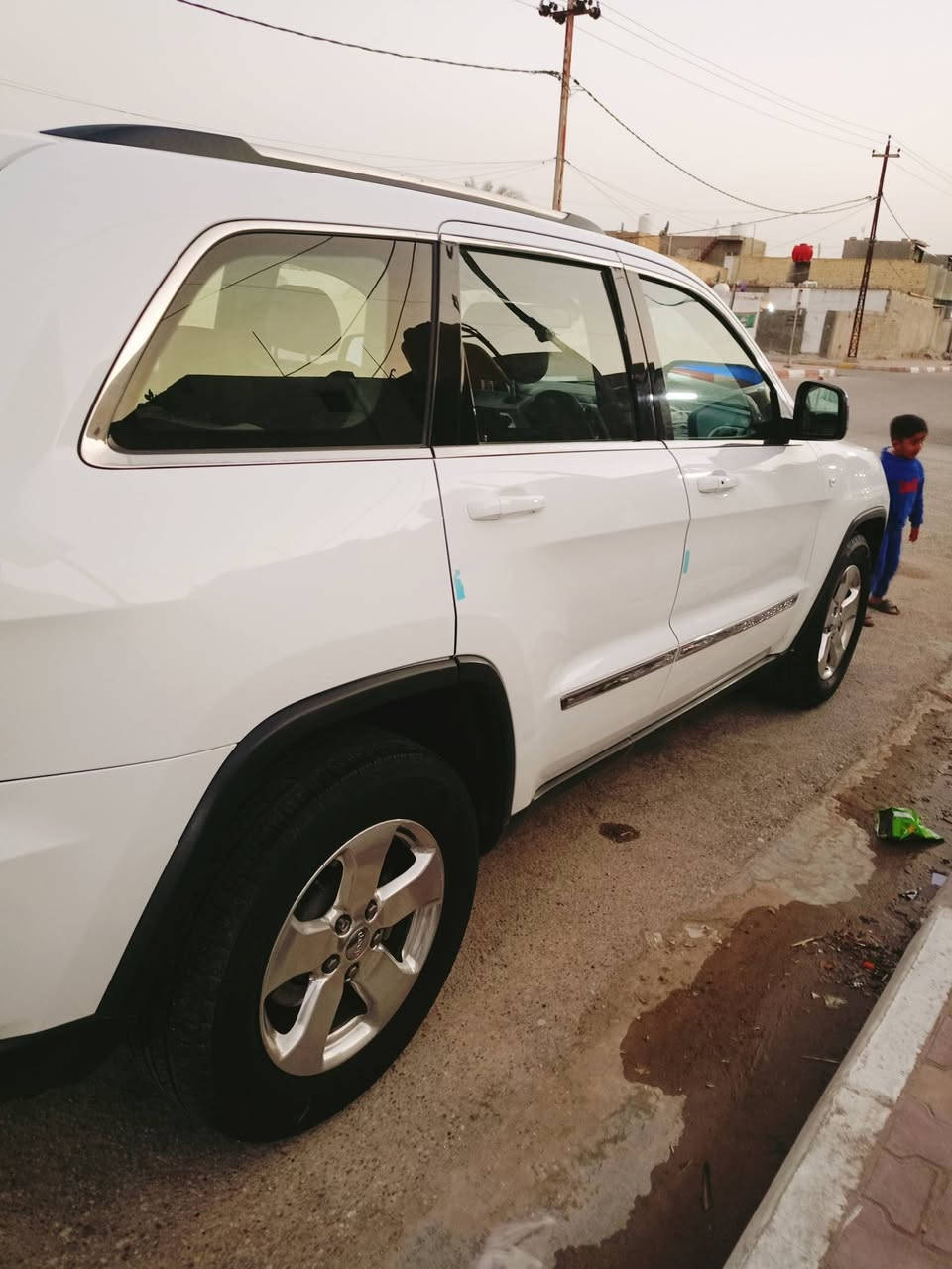 جيب لاريدو 2013 خليجي بيها رشه بل جاملغ الأيمن مكانها واسط ***********
