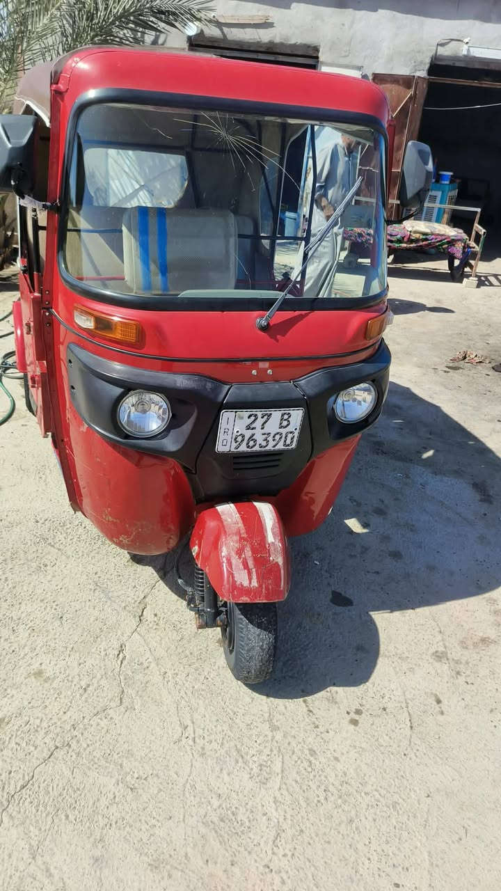 سلام عليكم تكتك موديل ٢١ شهر ١١ رقم سنويه تحويل ثاني يوم بيه طخات بصيطات مكينه مكفوله شرط مكان درجه قضاء النصر خاص مغلق رقم ***********
