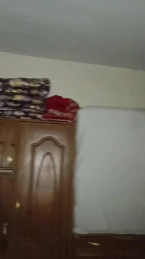 السلام عليكم بيت للبيع في منطقه الاستكشافات شارع 150 مساحه ٢٢٥ متر  قرب اسواق باسم سعر 70 وبي مجال للتفاوض رقم الهاتف *********** متواجد واتساب وتصال رصيد
