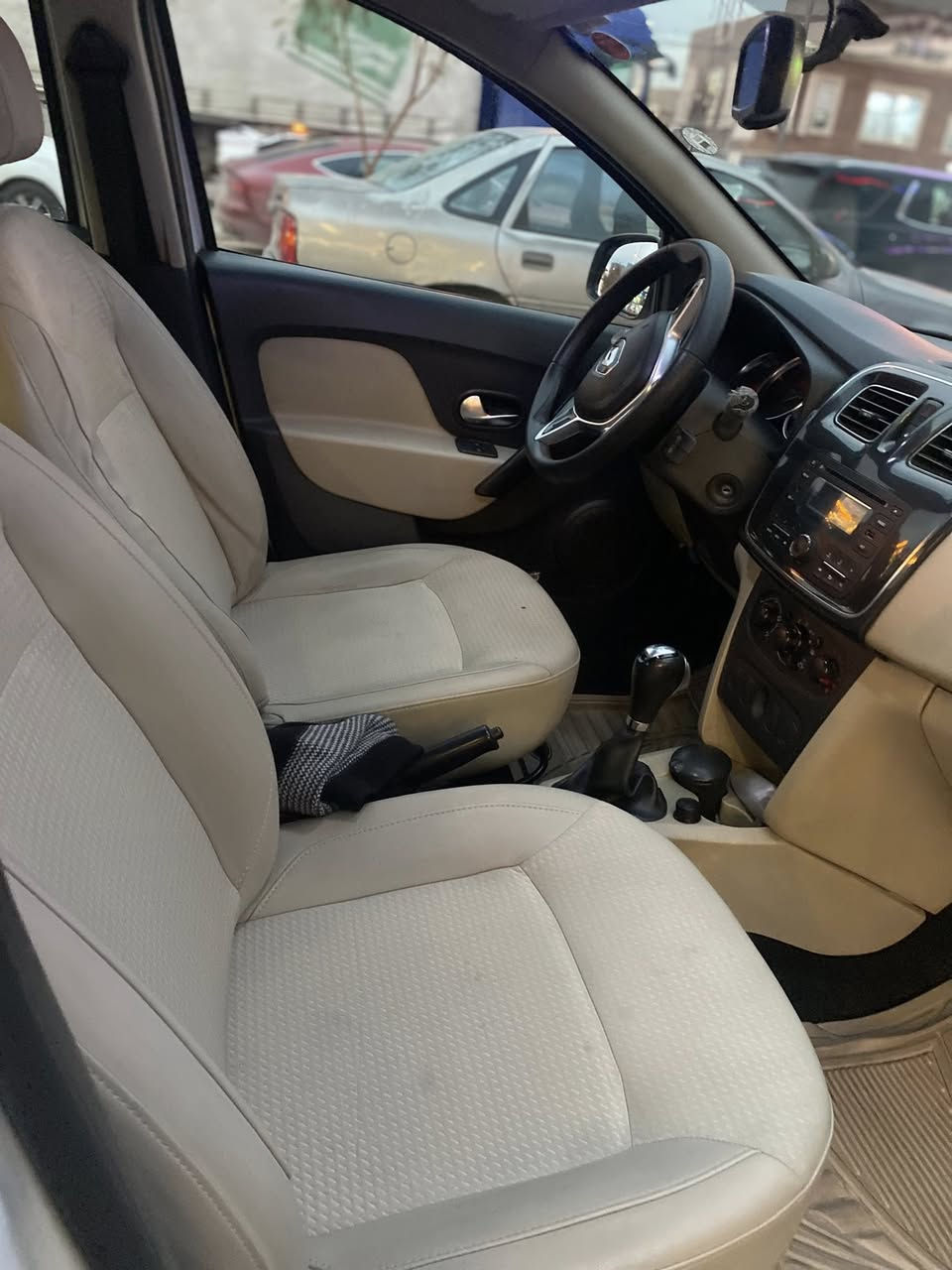 رينو سمبل 2020
ماشيه ١٢٥
ضررها جاملغ النفر مبدل فقط 
كير ومكينه كابون بانزين كله شرط تحويل بشرط 
سعرها ٩٤ وبيها مجال 
للاستفسار :***********
شراي اتصل مكلف بالنشر
