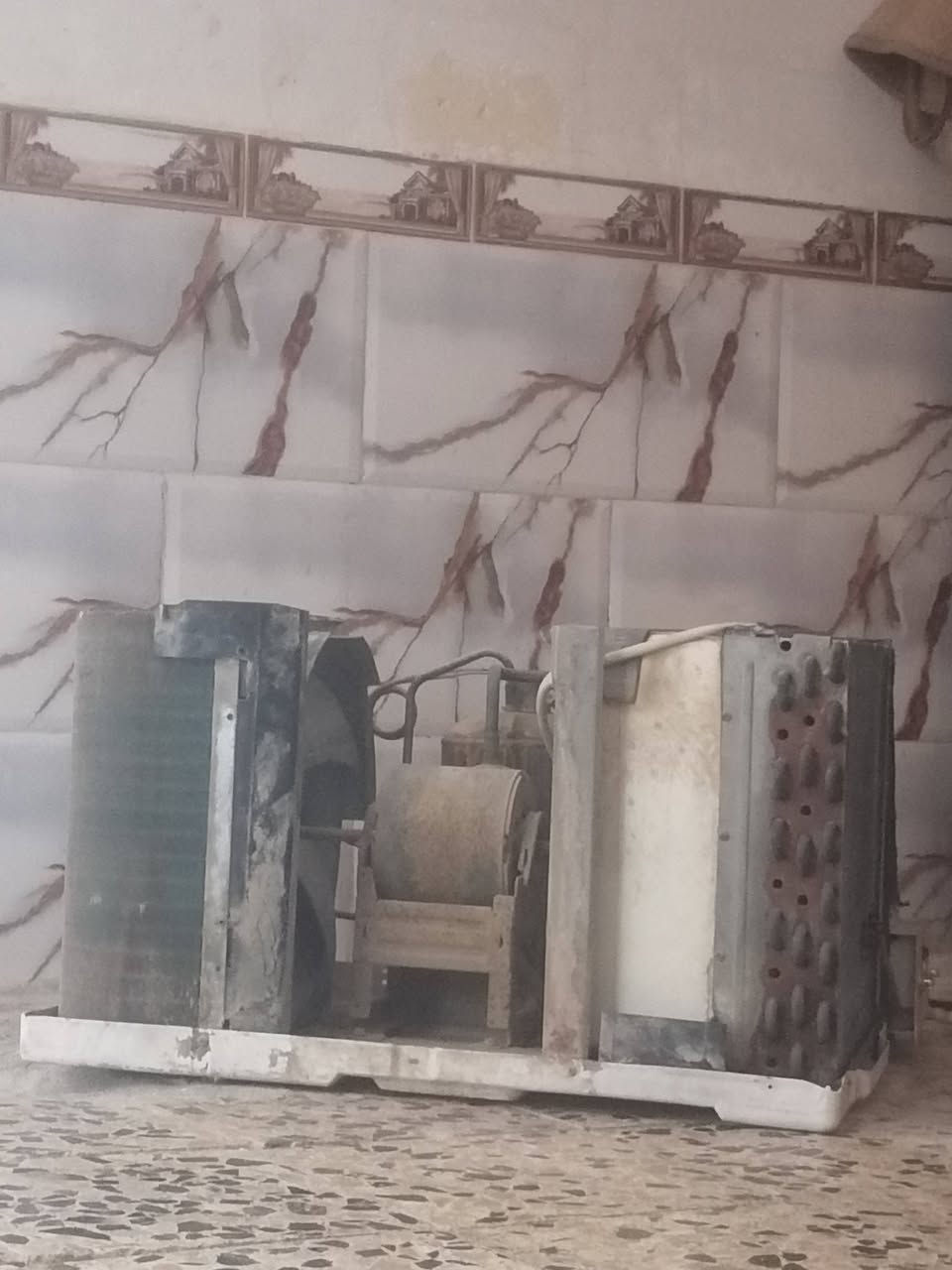 مكيف نوع الحافض تبريد شغال عوزة بس غسل سعر 150 الف مكلف بل نشر .. شراي نتفق على واتساب ***********..
