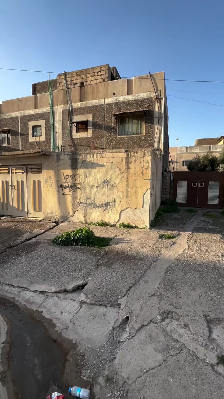 شقة منفرده للبيع  في الموصل شقق الخضراء
- اربع غرف وصاله 
-ركن على ساحتين 
-مساحتها ١٢٧ بالسند
-قرب مدرسة مكة

اكتب تم يصلك السعر
للاستفسار اتصل على الارقام 
***********
***********
او مراجعة مكتب عقارات علي الحافظ مدخل شقق الخضراء على اليمين
