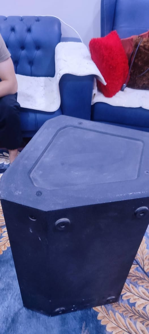 سماعة ضخمة JBL كهربائية اللب 15 إنش صوت نقي نظافة فول ثقيلة ارتفاع 70cm

العنوان: بصرة - المعقل
السعر: 350 الف
رقم الهاتف: ***********
