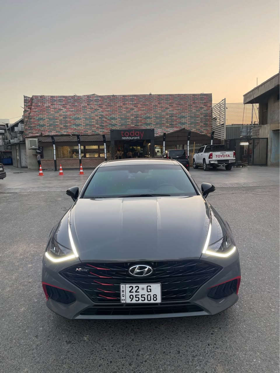 سوناتا ان لاين ٢٠٢٣
لون اسمنتي محرك ٢٥٠٠ توربو
ماشية ٣٩ الف ميل 
رقم اربيل جديد 
سيارة حادثهة الصندوك ومبدل نفس اللون تفصيخ 
وحافة الجاملغ الخلقي بي دي ار 
سيارة نظيفة كلش تجي واتشوف بعينك 
عليهة تظليل امريكي ٥٠٪؜
بجم مغلف بي بي اف 
عليهة وشم جانبي سبورت 
باقي موصفات الان لاين معروف 

السعر 21,800 وبي مجال
مكان السيارة بغداد
للتواصل على الرقم 
*********** بغداد, العراق
